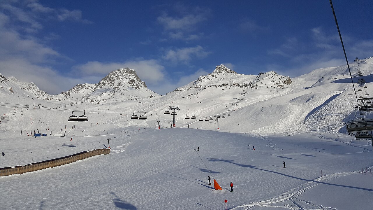 Skipisten und Sessellifte der Silvretta Arena bei Ischgl im Winter